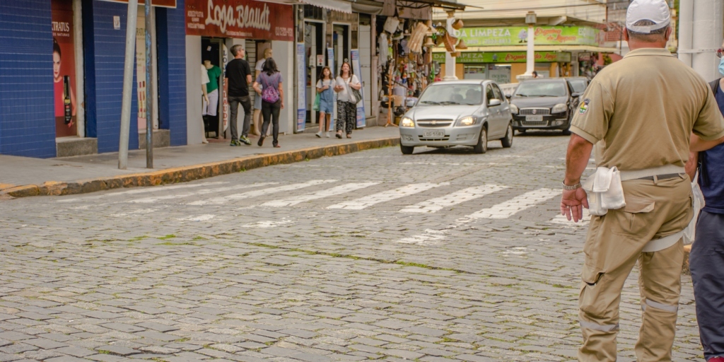 Agentes de trânsito já estão orientando motoristas no Centro da cidade