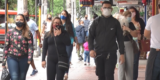 Nova Friburgo flexibiliza o uso de máscara em ambientes abertos 