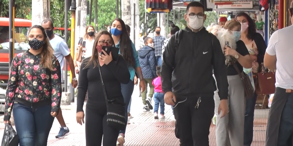Nova Friburgo flexibiliza o uso de máscara em ambientes abertos