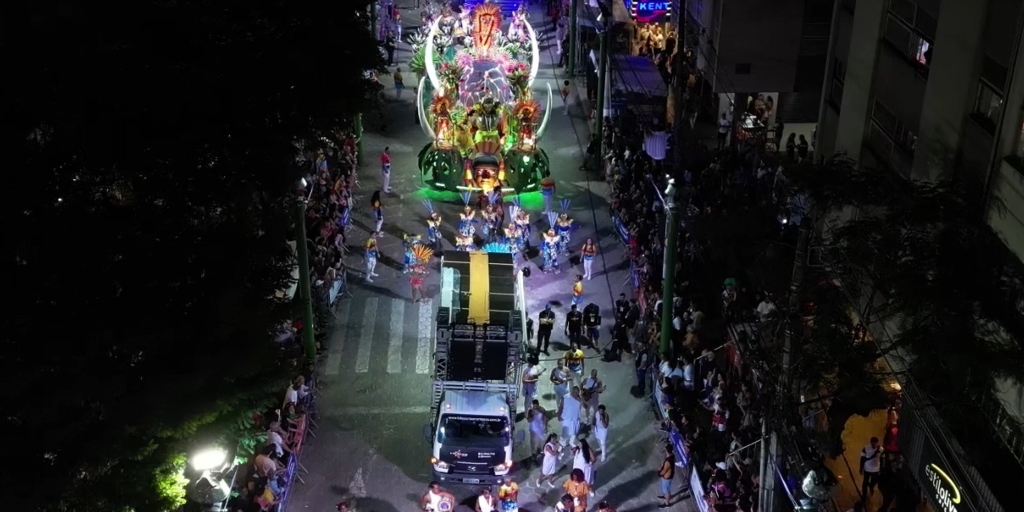 Bola Branca abre os desfiles de Carnaval do Grupo A em Friburgo, com o enredo 'Cocanha: o Doce Sonho de um Mundo ao Avesso' 