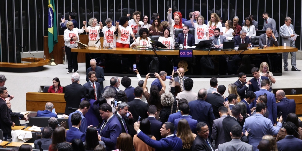 Fim da escala 6 x 1 é aprovada em dois turnos na Câmara dos Deputados; proposta segue para o Senado