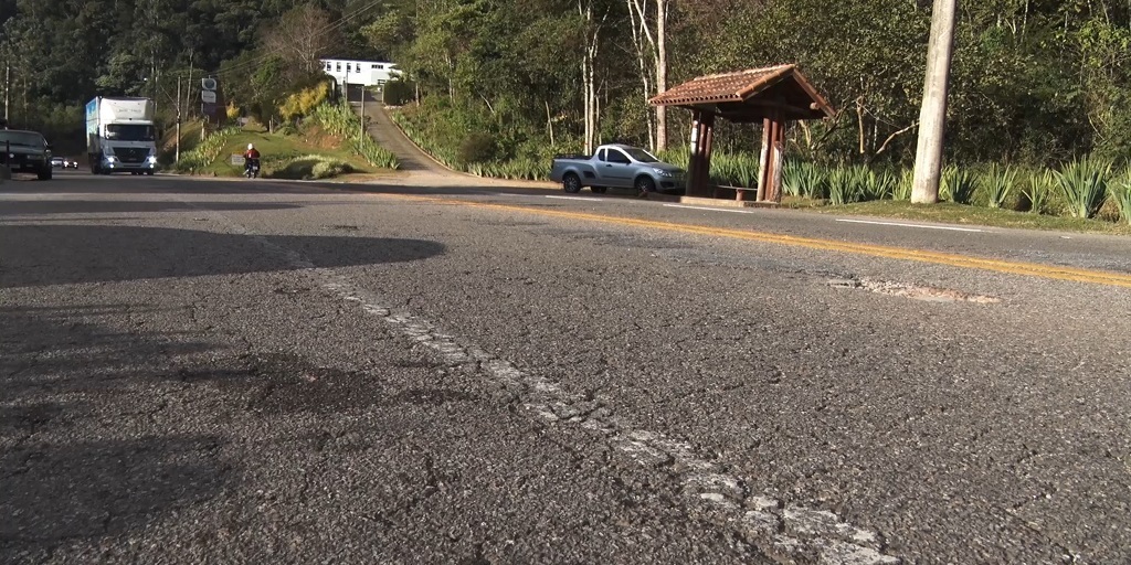 Rodovia RJ-130, a Teresópolis-Friburgo, necessita de melhorias ao longo dos 60 km que ligam as duas cidades