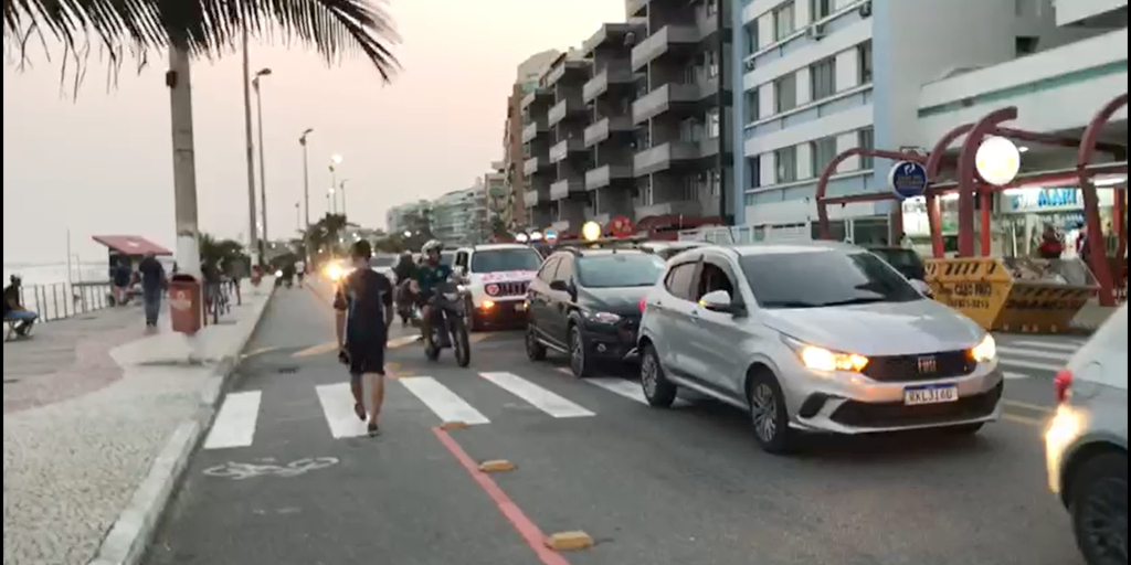 Manifestantes em Cabo Frio pedem liberdade para dono de empresa de bitcoin preso