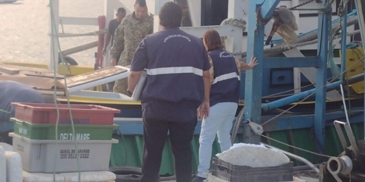 Barcos são apreendidos e 1 tonelada de pescado é confiscada durante operação no mar em Búzios