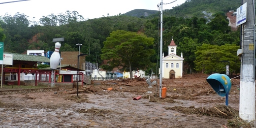 Justiça condena ex-prefeito e ex-secretário de Nova Friburgo por desvio de verbas da tragédia de 2011