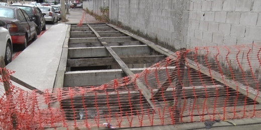 Prefeitura de Friburgo promete fechar ‘buraco’ em deck da Vila Amélia, mas muda os planos