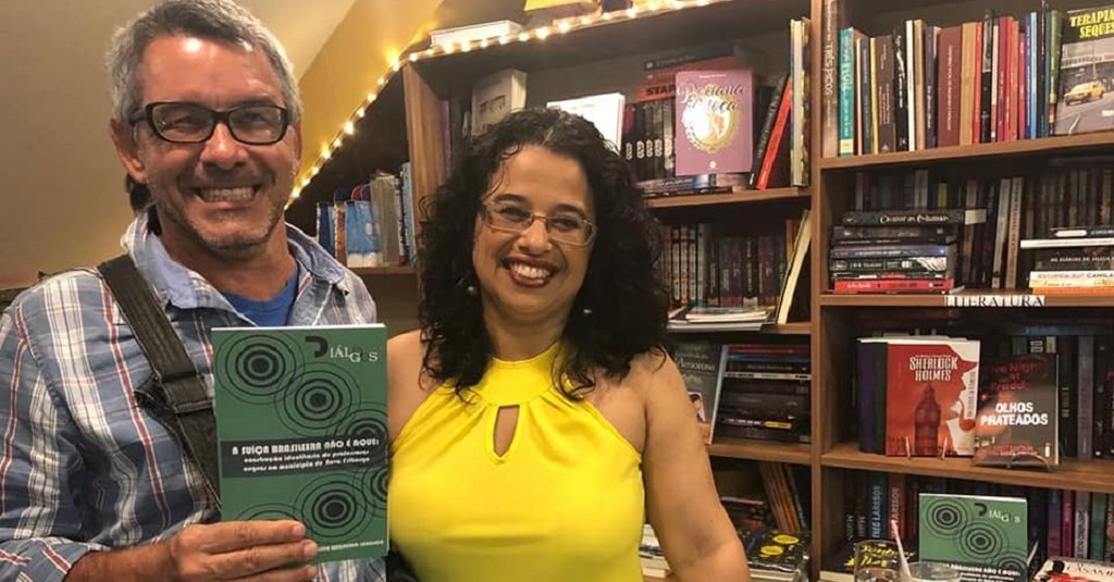 Márcia Lobosco no lançamento do livro “A suíça brasileira não é aqui: construção identitária de professoras no município de Nova Friburgo”