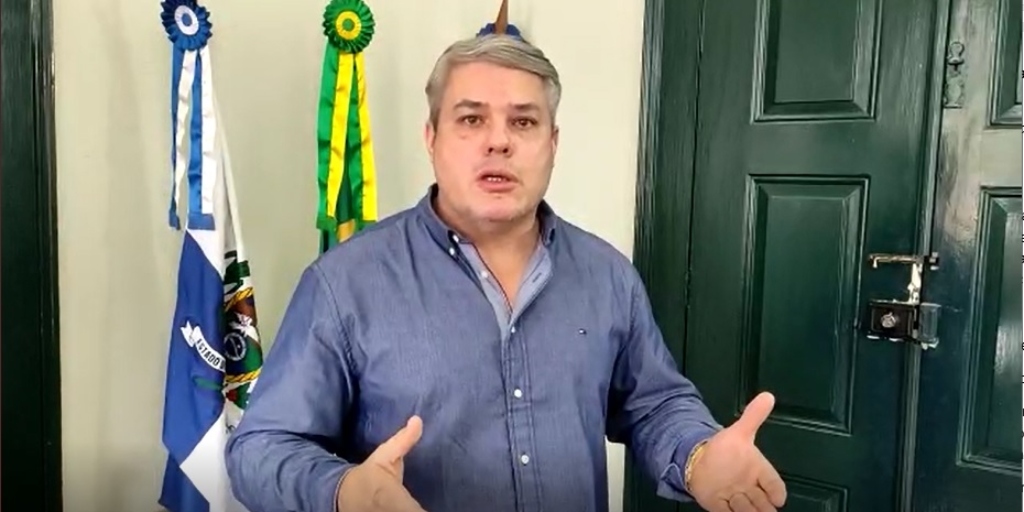 Prefeito de Duas Barras faz vídeo e diz que foi mal interpretado ao pedir para população não alimentar cães de rua