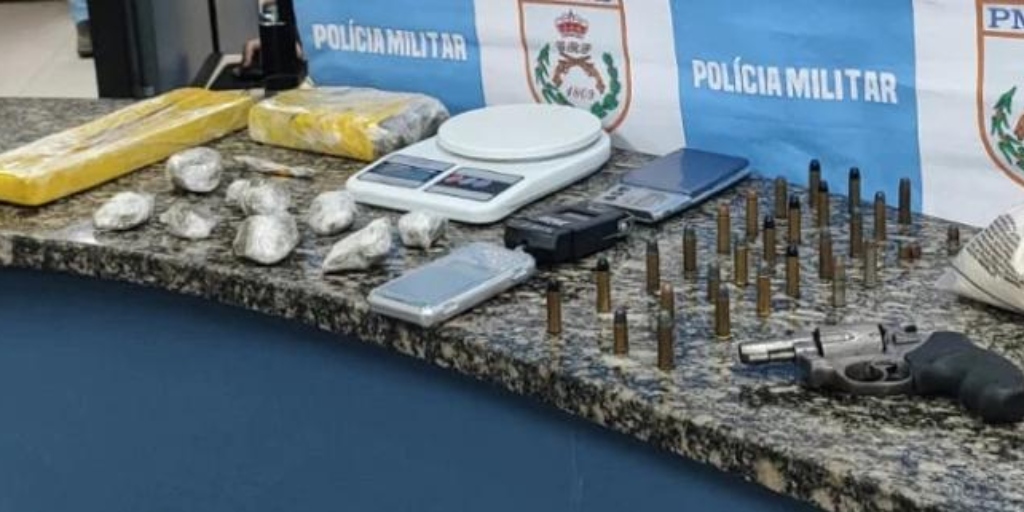 Casal é preso após denúncia de comercialização de drogas em loja no Centro de Nova Friburgo