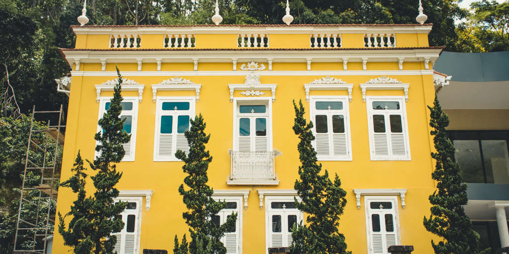 Sabia que o casarão amarelo da Ponte da Saudade, em Friburgo, já funcionou como estrebaria?