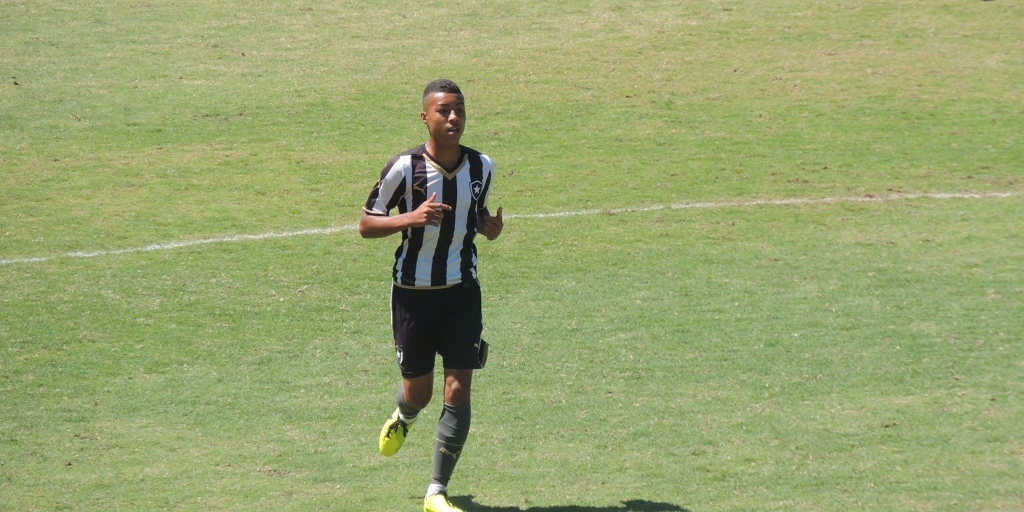  Antes de ir para Portugal, Nhayson defendeu a camisa do Botafogo no início da sua carreira