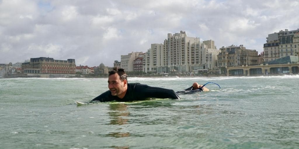 Atleta faz parte da elite mundial de surfistas de ondas gigantes