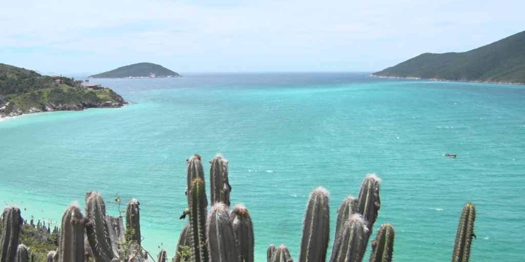Capitania dos Portos segue com buscas por homem que caiu de veleiro em Arraial do Cabo