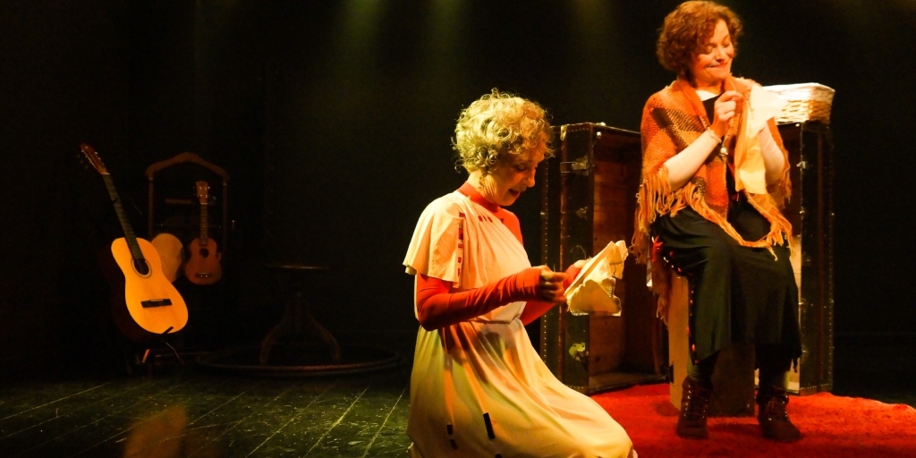 No espetáculo, as atrizes apresentam músicas inéditas, executadas ao vivo