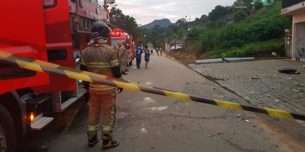 Bombeiros interditaram a área onde aconteceu a explosão 