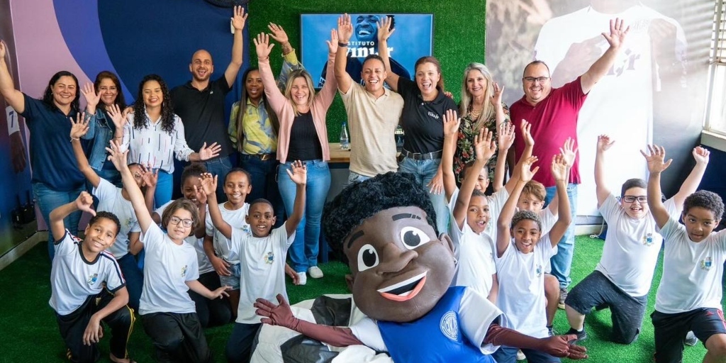 Instituto Vini Jr. chega à escola de Macuco com Centro de Tecnologias Educacionais de Base e Mov.A