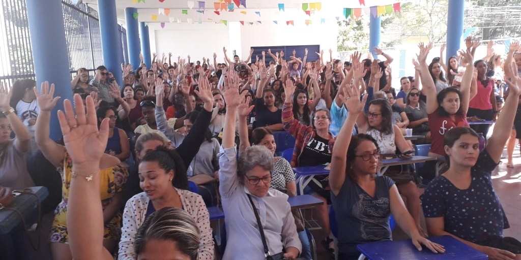 Em Cachoeiras de Macacu, greve dos profissionais da educação chega ao quinto mês