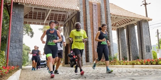 Ultramaratonista de 67 anos corre de Teresópolis até Aparecida do Norte em campanha solidária 