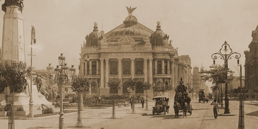 Cordeiro recebe projeto que apresenta marcos históricos do Theatro Municipal do Rio de Janeiro