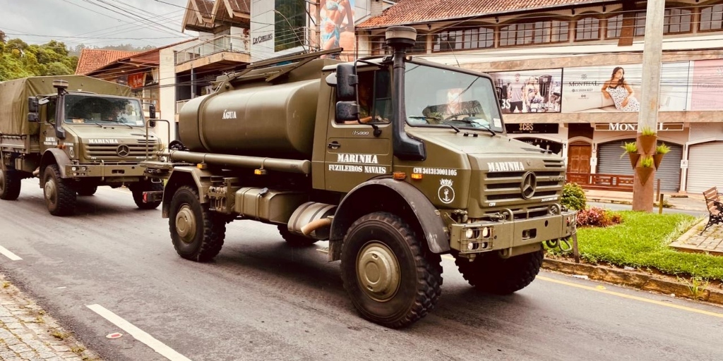 Veículos foram vistos em Nova Friburgo, dirigindo-se a Cantagalo