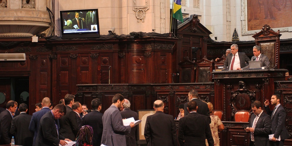 Alerj não irá votar revogação de prisão de deputados presos após decisão do STF 