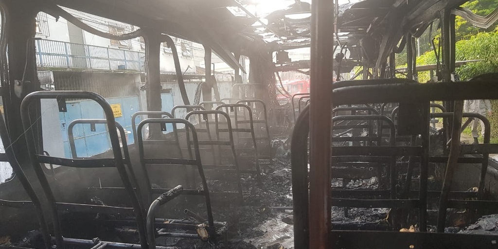 Incêndio: Ônibus da linha Nova Esperança pega fogo em Nova Friburgo