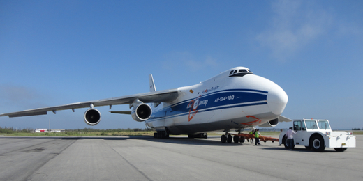 2º maior avião de carga do mundo chega a Cabo Frio com 40 toneladas de suprimentos