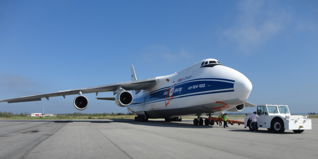 2º maior avião de carga do mundo chega a Cabo Frio com 40 toneladas de suprimentos