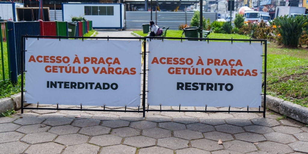 Prefeitura de Nova Friburgo inicia montagem do canteiro de obras na praça Getúlio Vargas