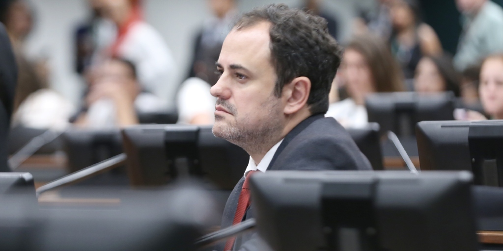 Relator da CCJC rejeita recurso de Glauber Braga (PSOL) contra decisão do Conselho de Ética para cassação; parecer ainda será votado