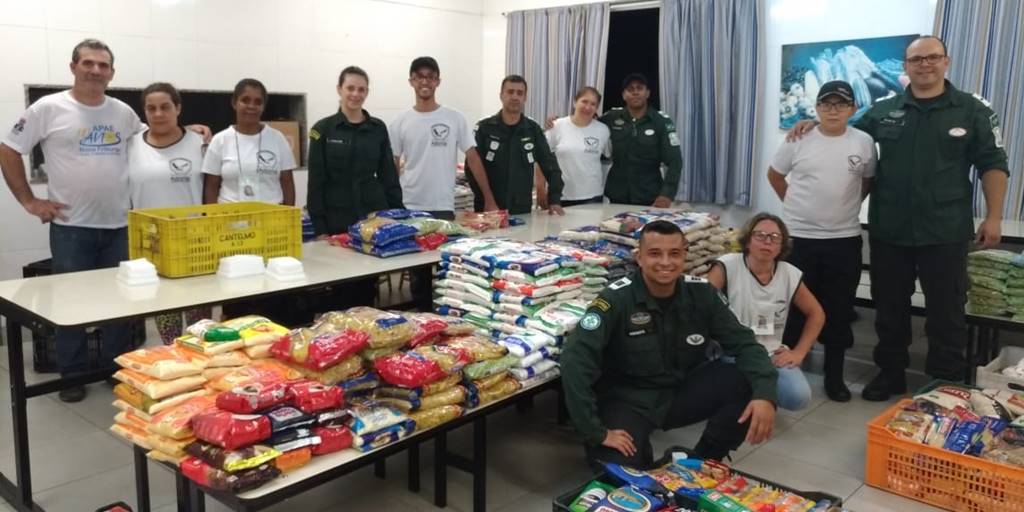 Apae de Nova Friburgo arrecada mais de duas toneladas de alimentos em dez horas