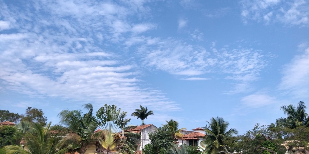 Céu com poucas nuvens em Búzios não deve permanecer durante o feriadão