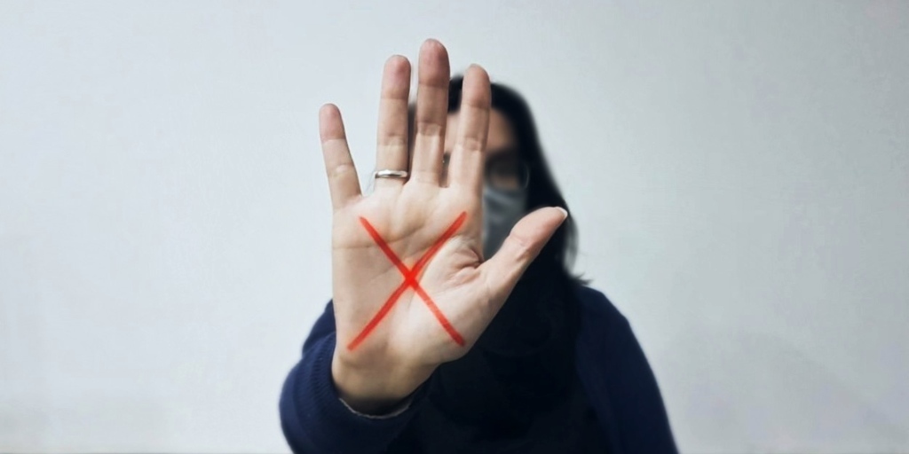 Campanha sinal vermelho ajuda mulheres a denunciarem agressões