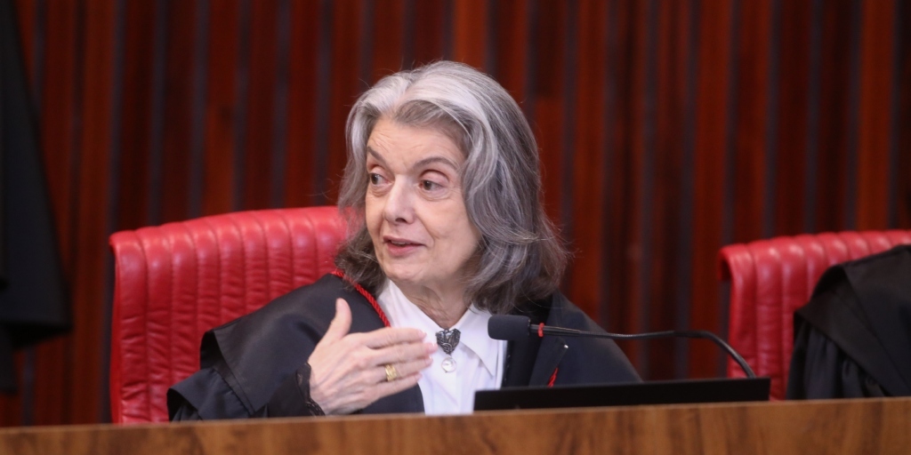 Atual presidente da Corte, ministra Cármen Lúcia, ressaltou responsabilidade dos cargos