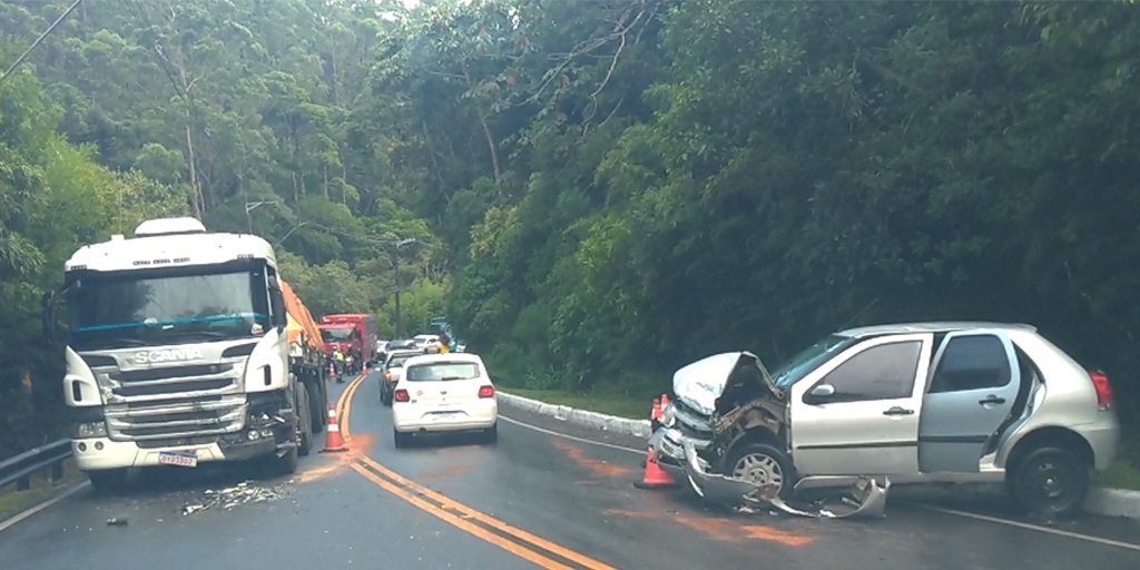 Acidente na rodovia RJ-116, em Friburgo, deixa uma pessoa morta no início da manhã desta segunda