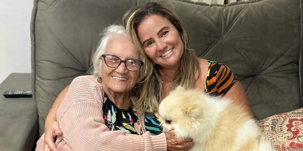 Vovó Vanise  e a neta Maria Rita moram juntas em Cabo Frio