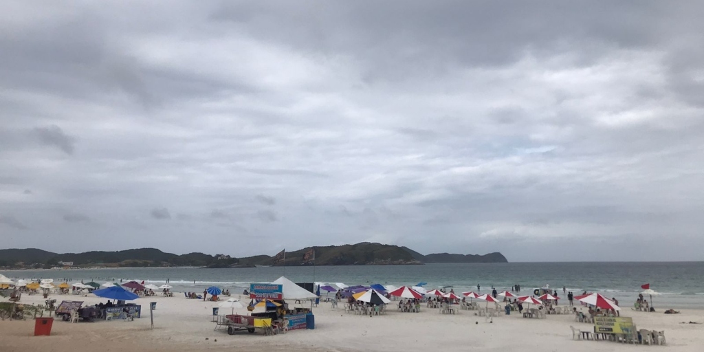 Tempo fecha e previsão é de chuva moderada a forte para as regiões dos Lagos e Serrana
