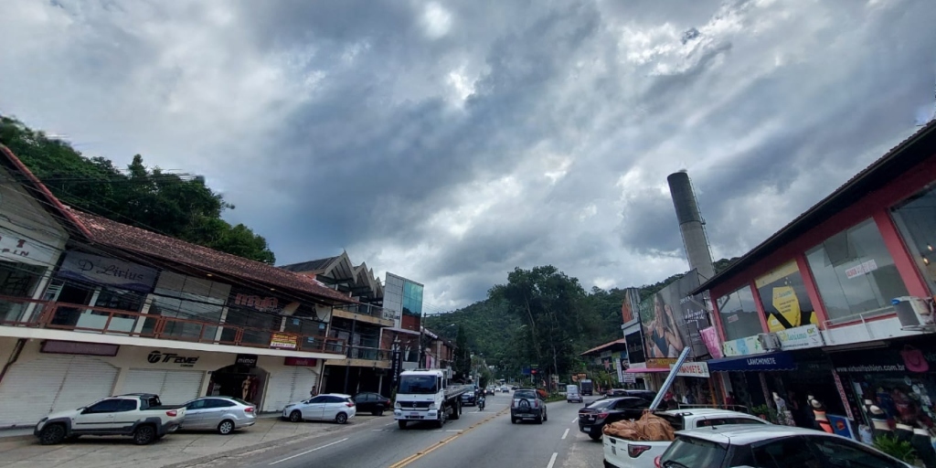 No bairro Ponte da Saudade, em Friburgo, o tempo permaneceu nublado durante a manhã e parte da tarde 