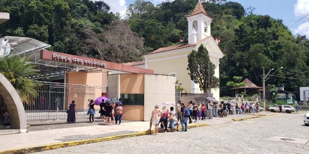 Fila para testagem no Centro de Triagem da Praça das Colônias, no Suspiro, nesta semana