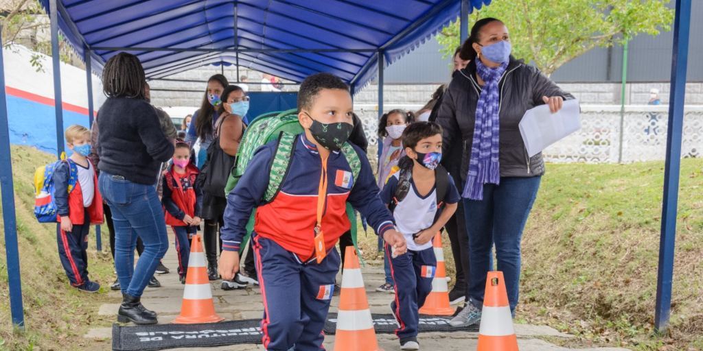 Alunos das escolas municipais de Teresópolis retornam às aulas presenciais