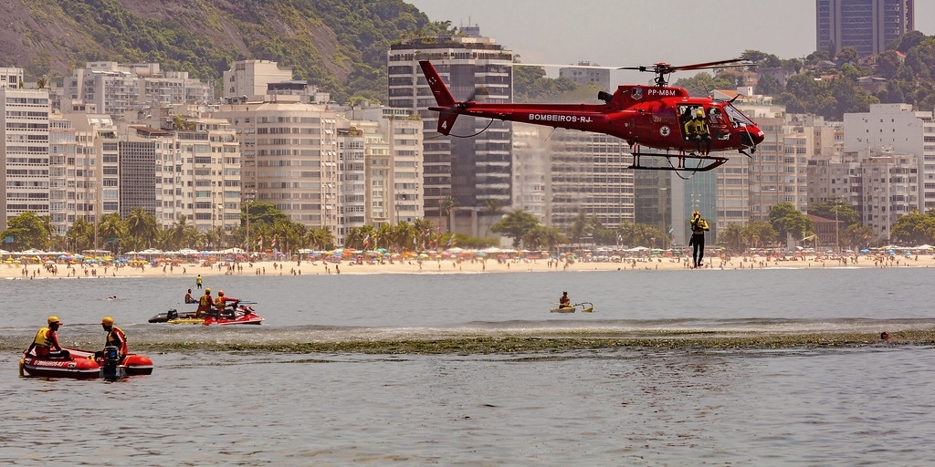 Mais de 100 resgates são feitos nas praias da Região dos Lagos no primeiro fim de semana de verão