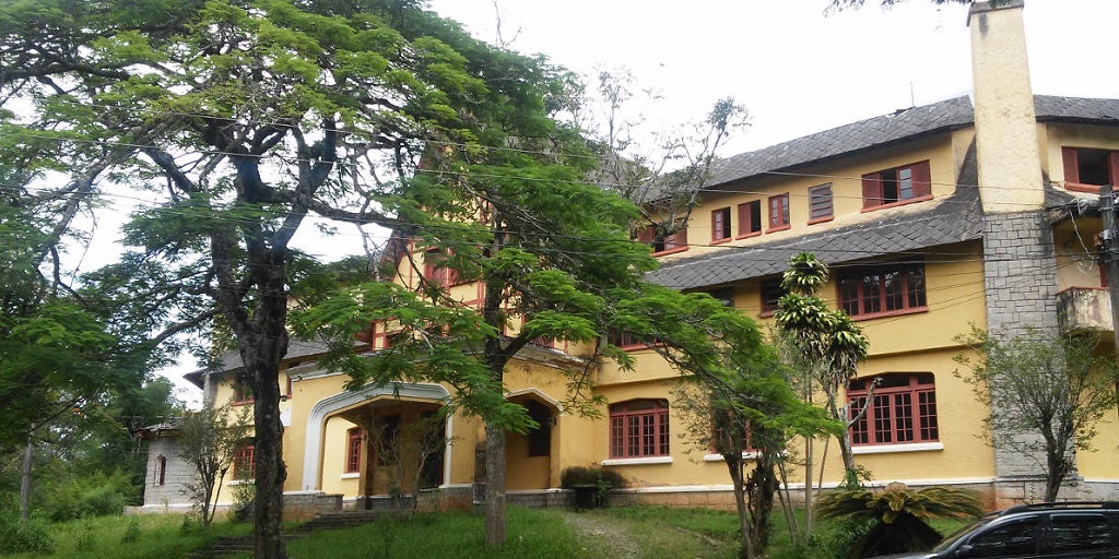 Qual é o destino do prédio do antigo Colégio Nova Friburgo?