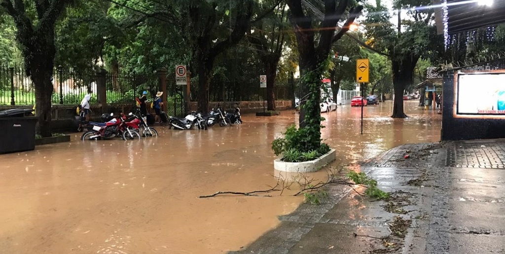 Tempestade causa estragos em Nova Friburgo