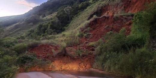 Chuva piora estado de trecho interditado da RJ-142, diz associação de moradores