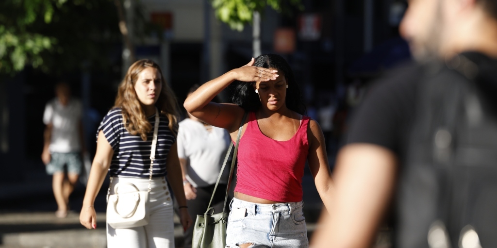 Fim do calorão: frente fria avança para o Sudeste e deve provocar queda nas temperaturas e chuva no estado do Rio