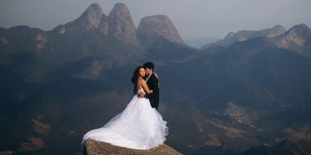 Casal foi fotografado em uma das maiores elevações, entre Friburgo e Cachoeiras de Macacu