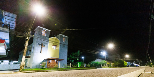 Mais de 15 mil lâmpadas convencionais são substituídas por luminárias de LED em Teresópolis