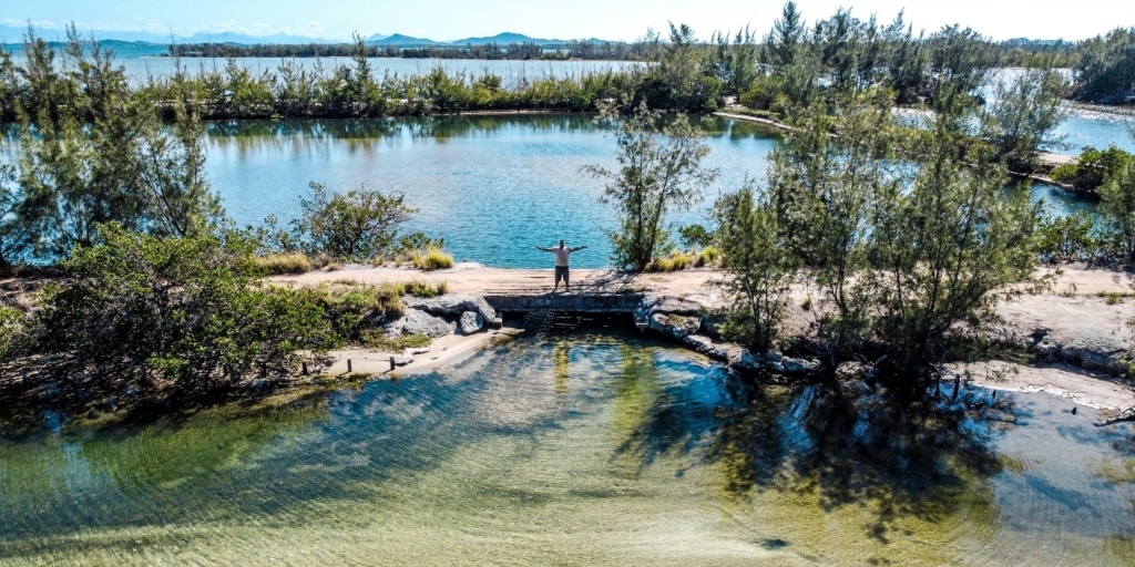 Lagoa em Arraial do Cabo tem o mesmo nome do filme: Lagoa Azul 