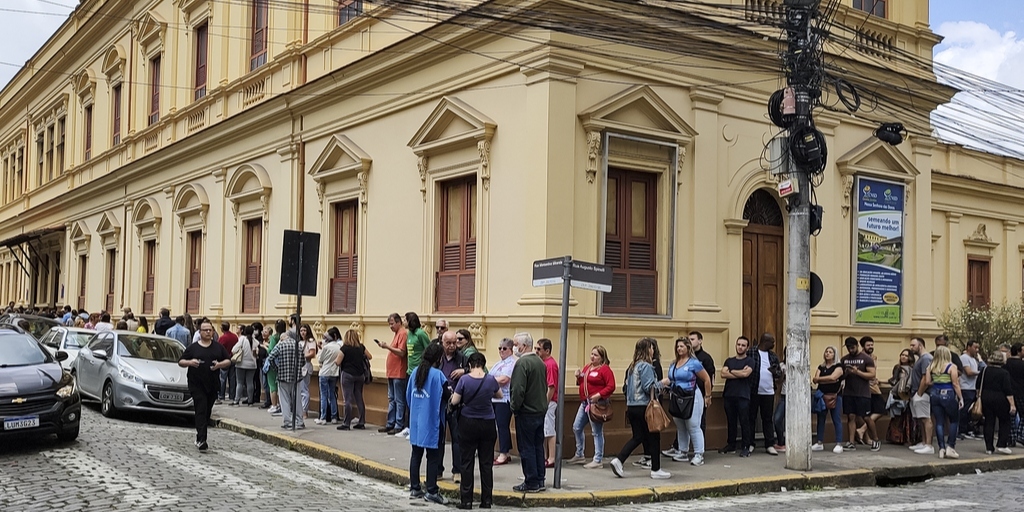 TSE anuncia medidas para evitar filas no 2º turno; propaganda no rádio e TV recomeça
