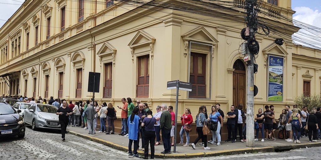 TSE anuncia medidas para evitar filas no 2º turno; propaganda no rádio e TV recomeça 